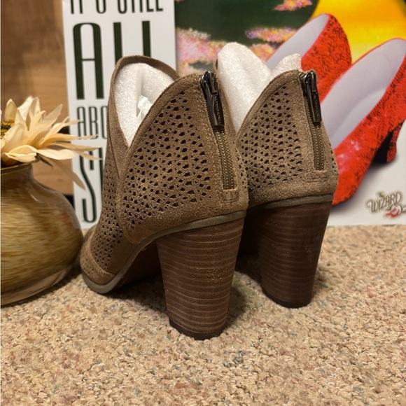 🆕Vince Camuto Brown Ankle Booties - Picture 9 of 12